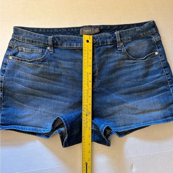 Torrid Feel The Fit Denim blue jean shorts Sz-18. A4 - Picture 7 of 9